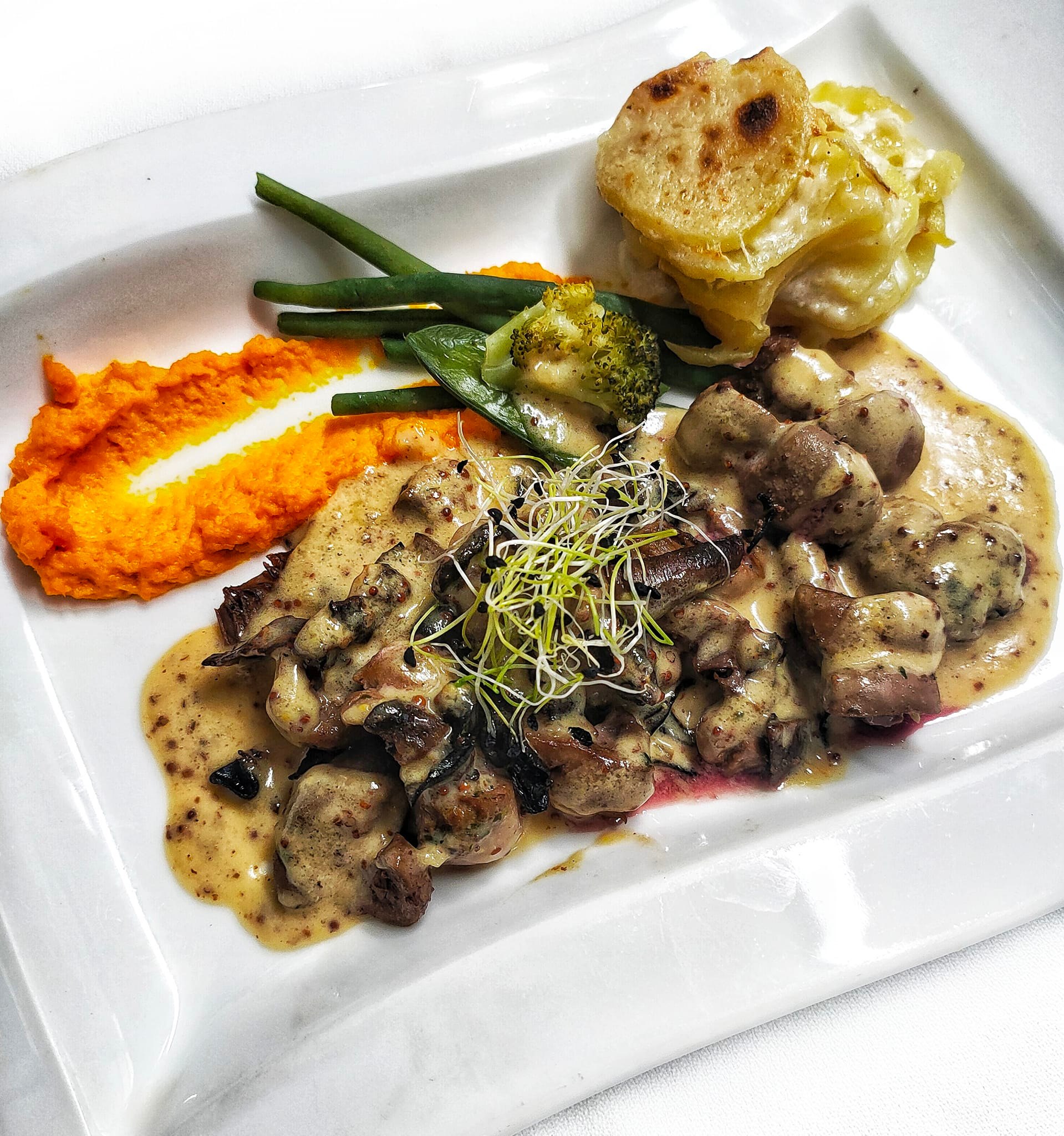 Rognons de veau à la moutarde de cassis.
